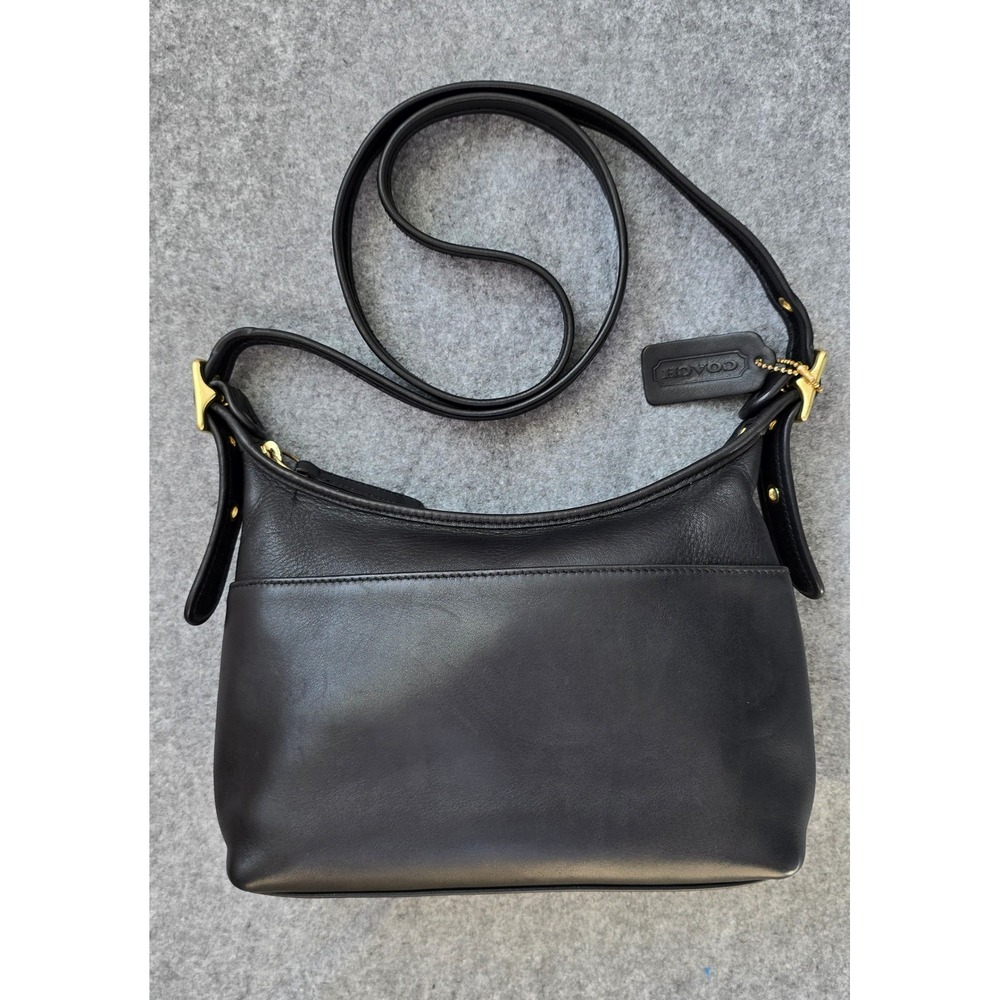 Vintage Coach Legacy Small Pocket Zip 9136 in black w/ brass '04 Costa Rica EUC